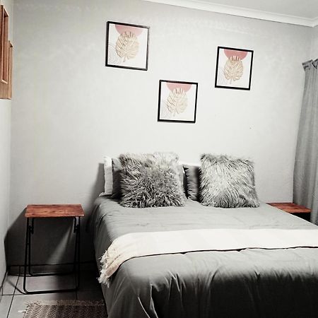 Апартаменты Be Our Guest Near Or Tambo International Airport Боксбург Экстерьер фото