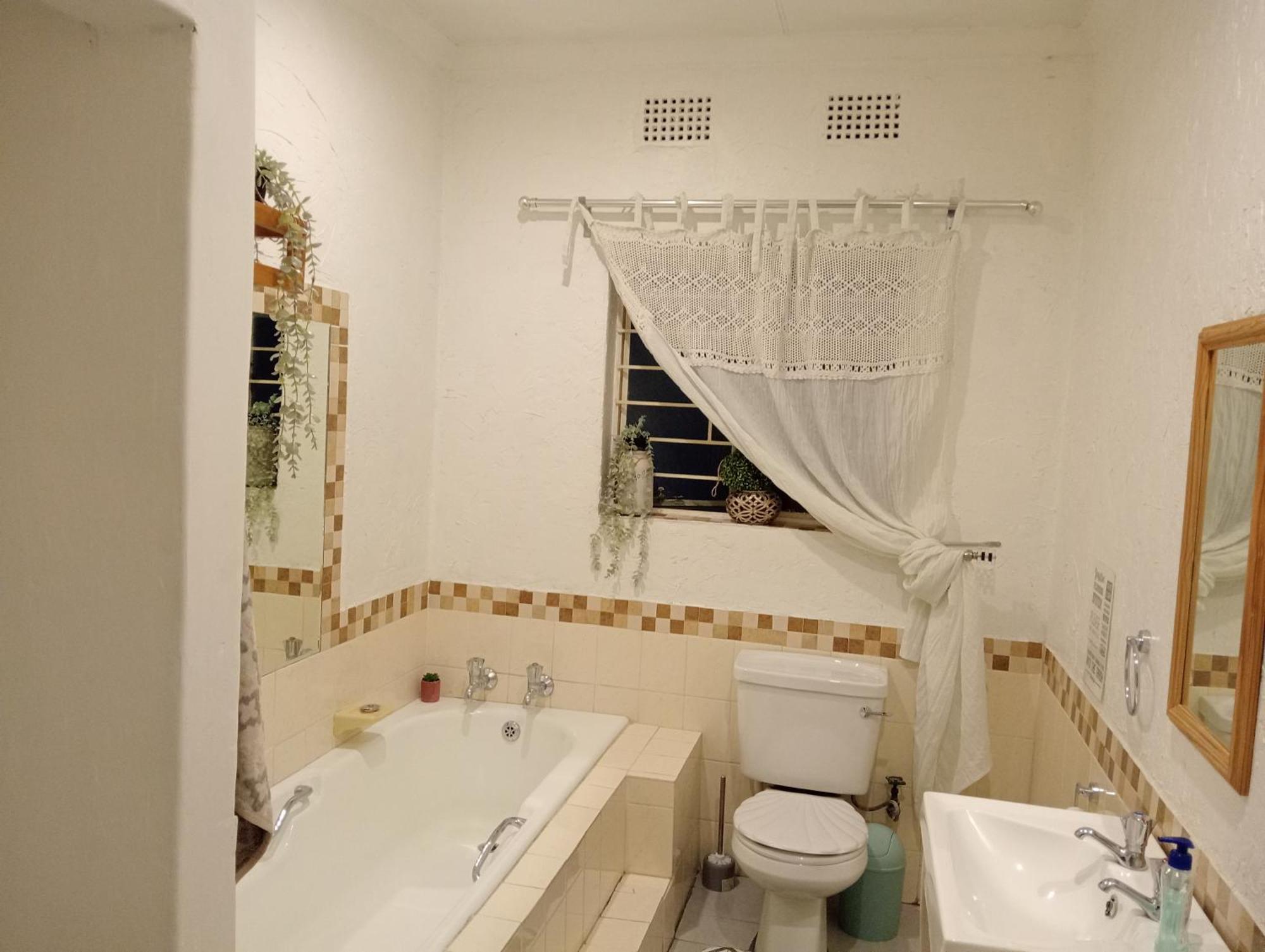 Апартаменты Be Our Guest Near Or Tambo International Airport Боксбург Экстерьер фото